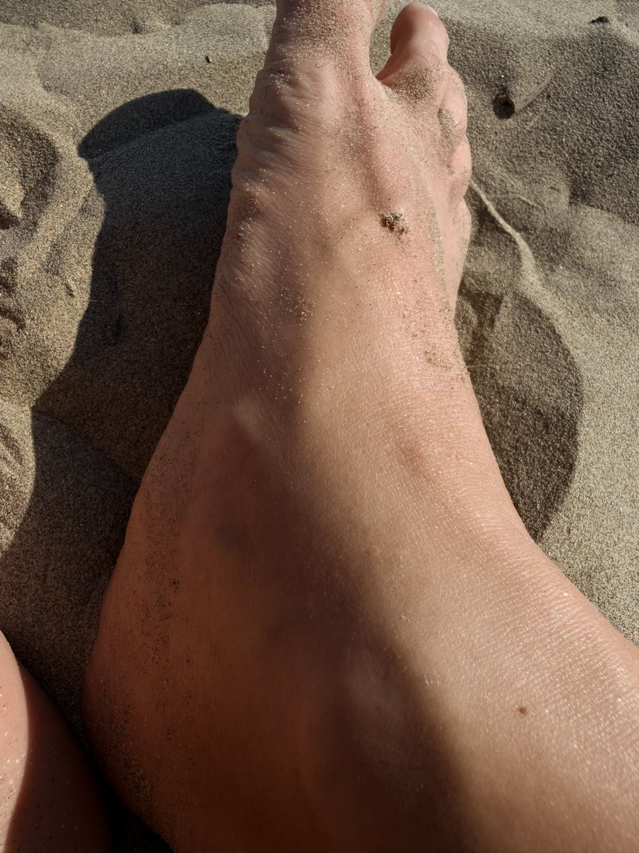 adriantinoos's tweet photo. #gay #feet #piedi #naked #veins #vene https://t.co/x3somhKprW