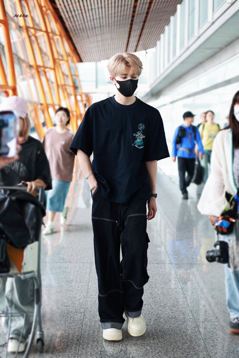 PitAPat1020's tweet photo. 260823 PEK🛬

@patrick_pppat

#PatrickFinkler #Patrick
#แพทริค #เจ้าปลาดาว
#尹浩宇 #Patrick尹浩宇 https://t.co/7THMxYfwbt