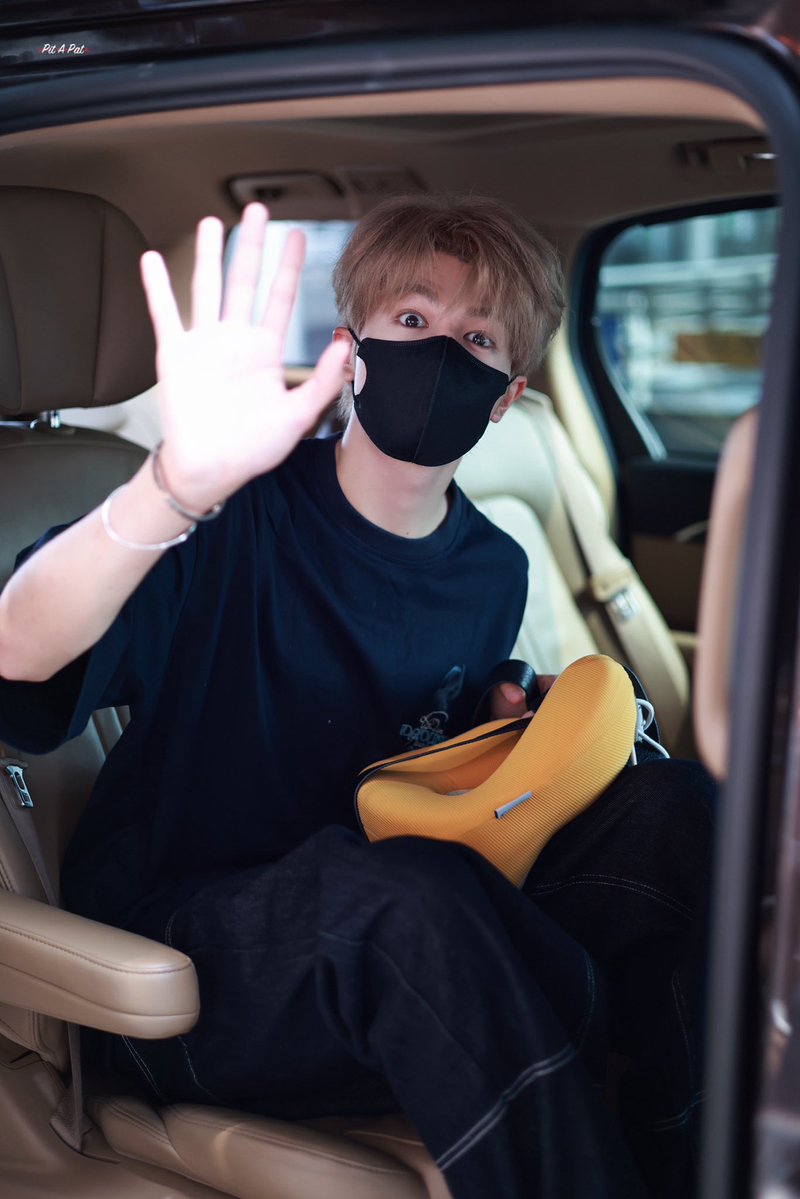 PitAPat1020's tweet photo. 260823 PEK🛬

@patrick_pppat

#PatrickFinkler #Patrick
#แพทริค #เจ้าปลาดาว
#尹浩宇 #Patrick尹浩宇 https://t.co/7THMxYfwbt
