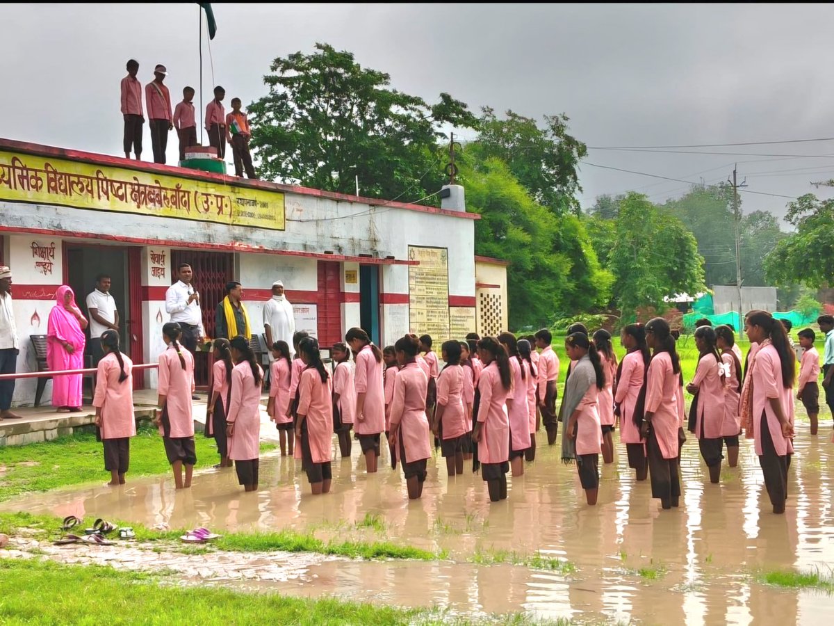 IPSinghSp's tweet photo. उत्तर प्रदेश जनपद बांदा।
साढ़े 9 वर्ष से बीजेपी सत्ता में है। https://t.co/yAOHaP4YmS