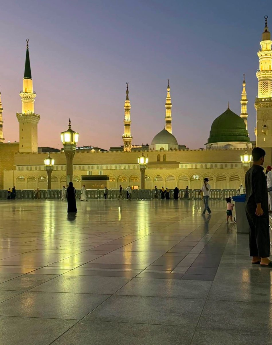 95gkp's tweet photo. طلب سرکارﷺ فرمائیں مجھے قدموں کی جنت میں
مری بھی حاضری ہو آپﷺ کے ایوانِ رحمت میں

تمنا ہے درِ آقاﷺ پہ لوں میں آخری سانسیں
مَیں مر کر بھی رہوں سرکارِ دو عالمﷺ کی خدمت میں
آمین

💚صَلَّی اللّٰهُ عَلَیہِ وَآلِہِ وَسَلَّم 💚 https://t.co/aBUyawfceF