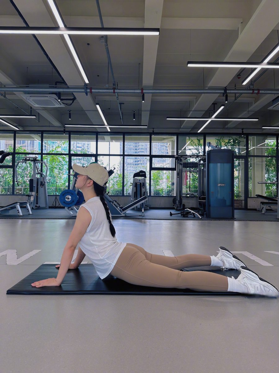 Fredy2001ro's tweet photo. Prioritize 10min daily stretching to ease muscle tension u0026 boost energy—small moves, big health wins! https://t.co/QpNGLvAz5F