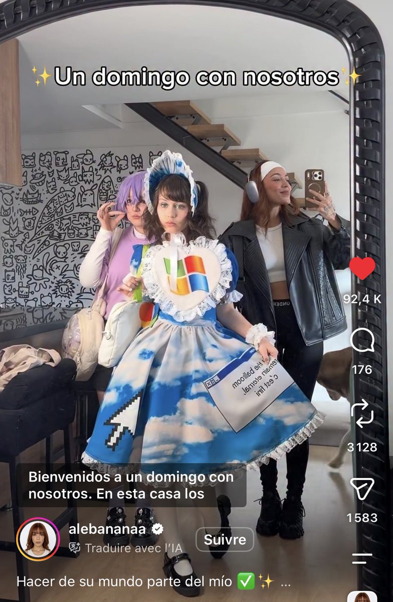 MothNoises's tweet photo. There’s a Colombian influencer I follow because her teenage daughter is Jirai and Lolita and the mom is very supportive.

She lets her wear whatever she wants, is proud of her, brings her to the salon to get the haircut she wants, wakes up early to drive her to sewing class. https://t.co/UUJun1maIf