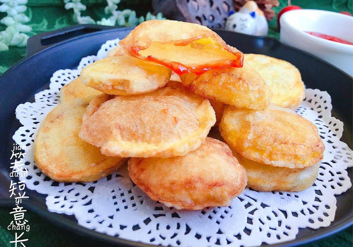 senthil42601666's tweet photo. Just grabbed a bag of crunchy salted egg yolk potato chips—enough to share (okay, maybe not all, but I’ll save you a couple )! https://t.co/Ilt8QBZsuX