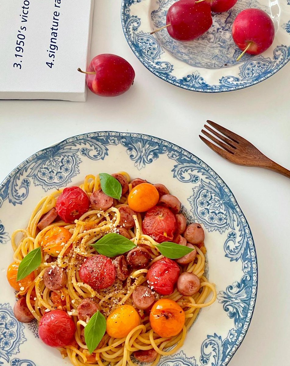 huseene1's tweet photo. Just made creamy tomato basil pasta in 20 mins  Fresh basil from my windowsill = game changer! Tastes way better than takeout ， https://t.co/MnskZofvQC