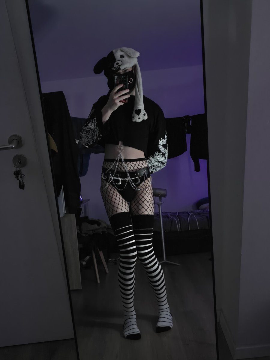 neonfemboyy's tweet photo. In love with my new thigh highs uwu https://t.co/cJz4pQiUoo