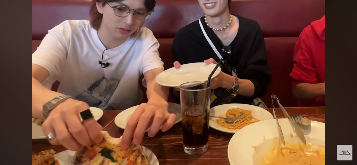 __12juuu's tweet photo. 良い意味で気遣ってなさそうでいいよねかわいい笑笑笑笑 https://t.co/ZD5RNBxwoo
