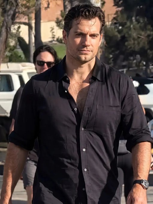 louinemie's tweet photo. Some people actually have the nerve to say this breathtaking man is getting old and losing his sex appeal. The audacity! 🤪🤪
#HenryCavill

(source: @cavill_henryfan) https://t.co/9Y1m5IW7dL
