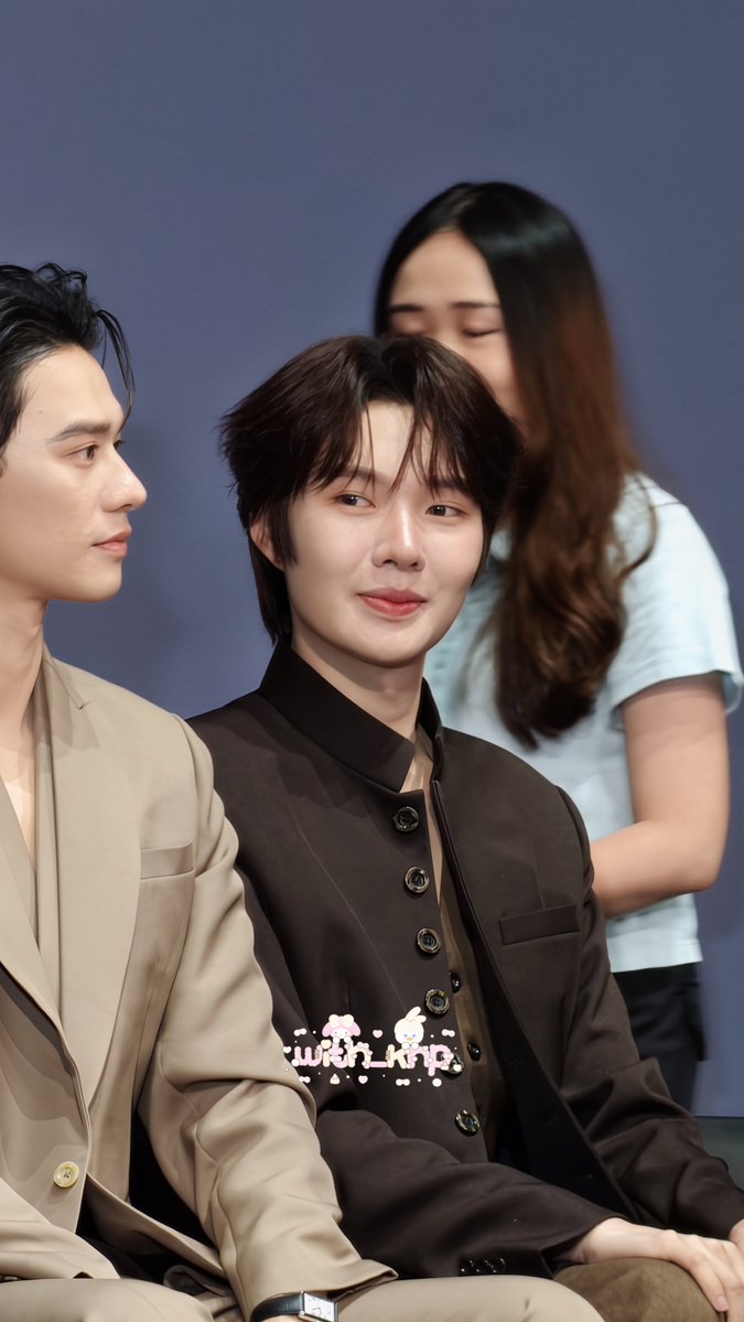 pungjeng21's tweet photo. kaya liat gubernur yg masih single terus ketemu sama anak salah satu pejabat yg kebetulan dosen juga dan dijodoh-jodohin lah sama orang-orang ternyata mereka juga saling naksir🤭

#KengNamping_1st_Fan_Meeting_in_Taipei
#KengNamping  https://t.co/rq2Y6xOhgb