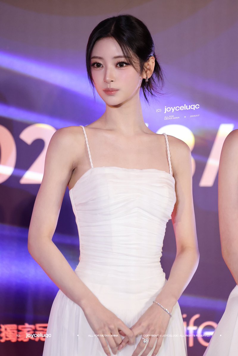 annarated's tweet photo. a real life princess https://t.co/8bpytbDtsm