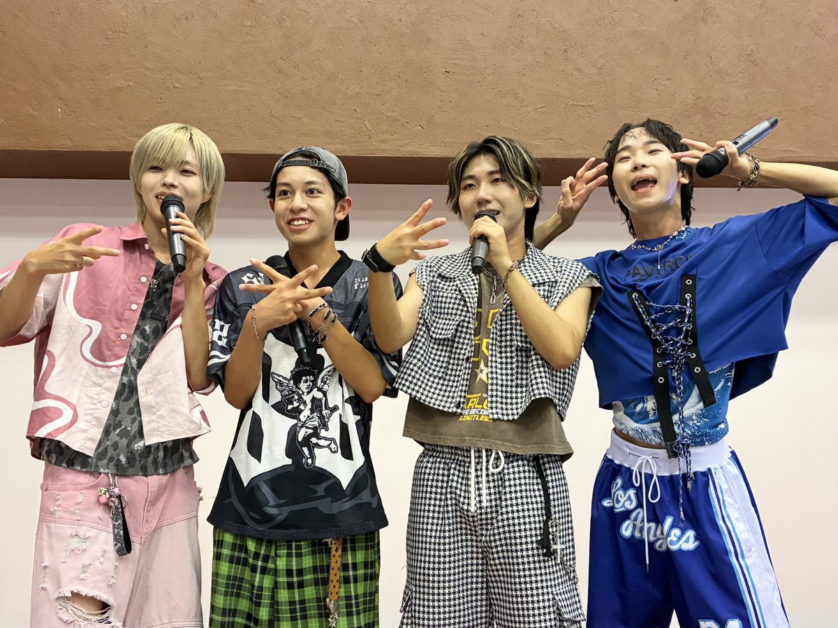 zbjPhoIS5491263's tweet photo. #DFUP1500
@dragonfly_leon
@dragonfly_nishi
@dragonfly_aoi
@dragonfly_kanta https://t.co/rkffQRgJZW