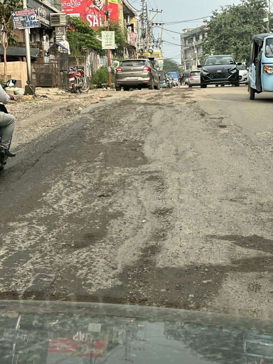 mir_mustafa's tweet photo. Urgent attention needed for the deteriorating roads in Bathindi, Jammu. Deep potholes are causing daily traffic gridlocks and posing a severe safety hazard to commuters. Requesting immediate intervention and resurfacing. 
@GulamAliKhatana @ChVikramR @OfficeOfLGJandK @State_Times https://t.co/BcstRgkK57