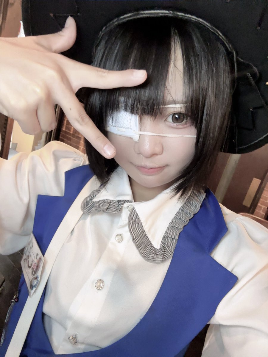 masiro_wanted's tweet photo. おきゅいん⸜❤︎⸝‍

厨二病でお待ちしております🤍🤍🤍
｢ディス・・・ワールドっっ！！｣

 #秋葉原   #コンカフェ嬢 https://t.co/7qWmQ18PwX