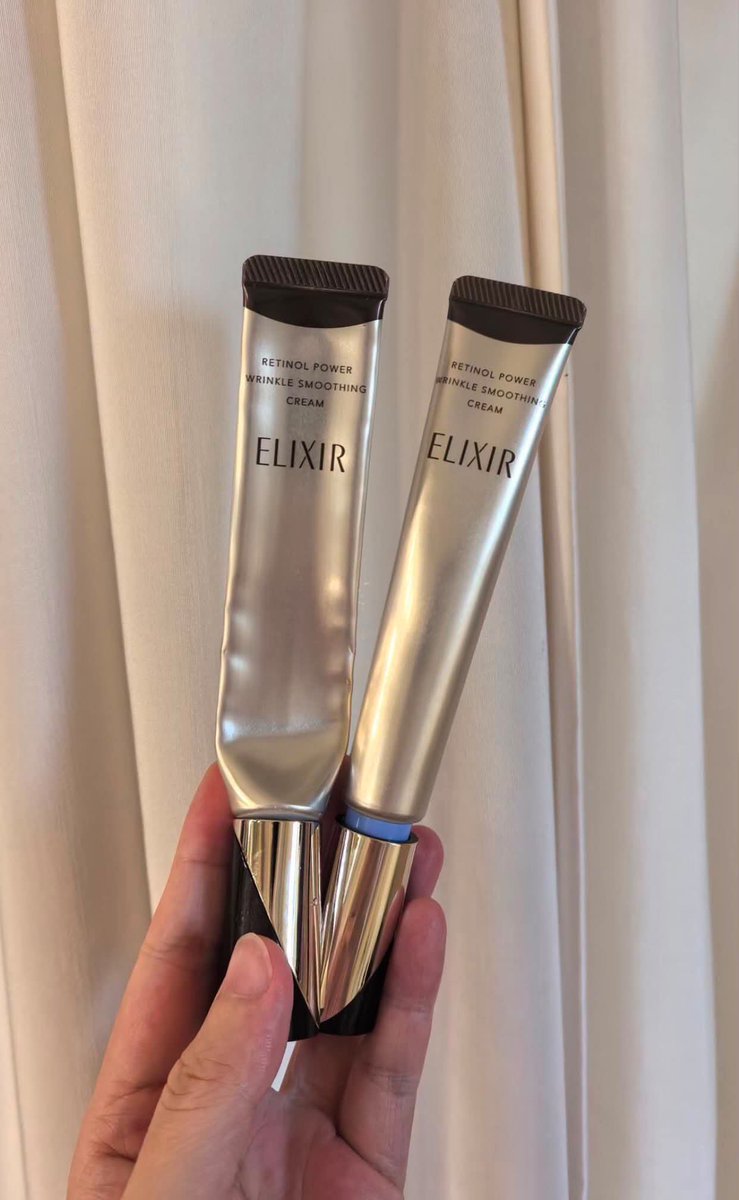 junereview8's tweet photo. ส่องรูปเก่าแล้วตกใจ... คอพับเป็นเส้นชัดมาก
ตัวช่วยที่เอาอยู่ยกให้ Elixir ตัวนี้เลย เรตินอลเน้นๆ
ใช้ต่อเนื่องแล้วร่องคอจางลงจริง ผิวเรียบเนียนขึ้น￼✨🥹 https://t.co/cTiWMMxnOc