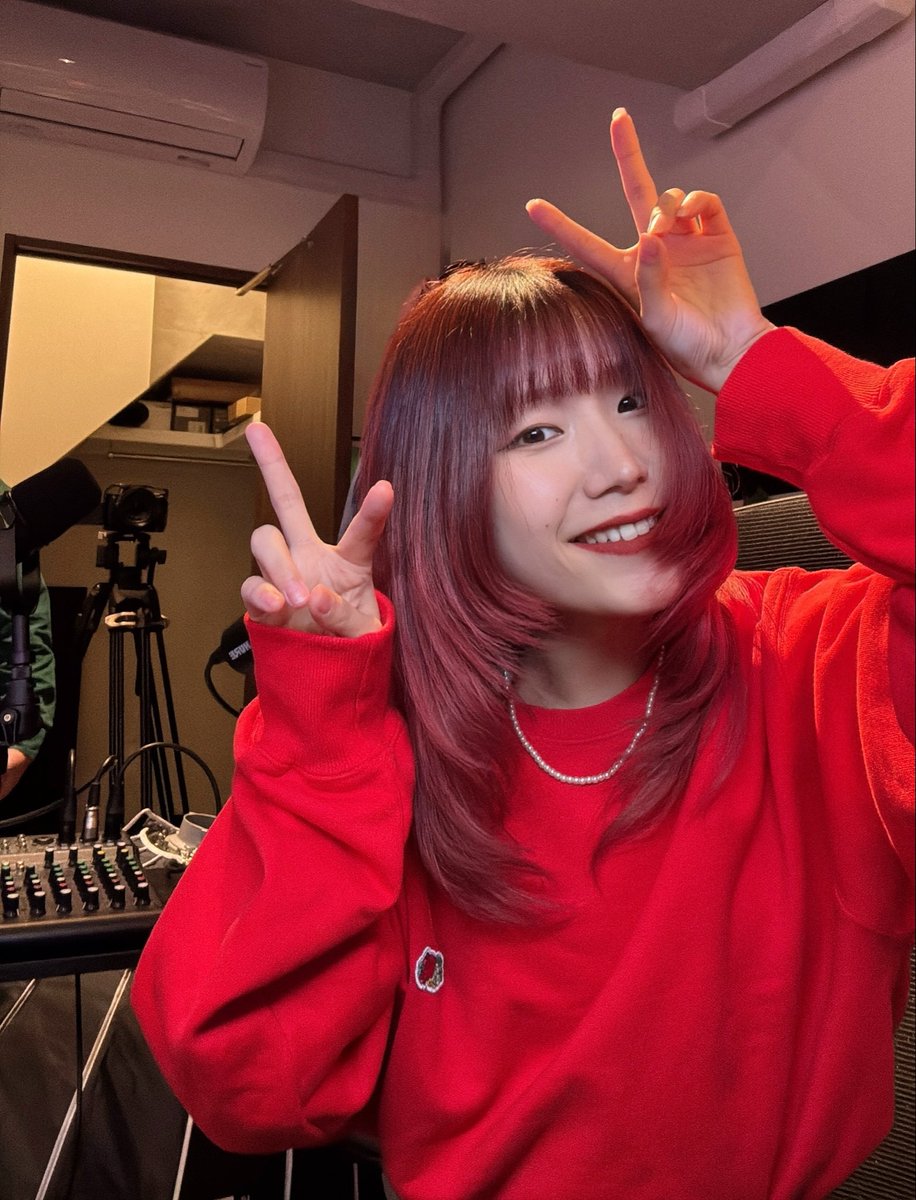 toodai_Aka81's tweet photo. 今日21時から、Youtube配信します
ワンマンライブチケット、あと6枚なので
1枚でも2枚でもお迎えいただけるように
心を込めて歌います🔥🔥🔥
初めての人、いつもの人、みんな気軽に来てね☺︎
#灯橙あか https://t.co/5UP3ytPnQl