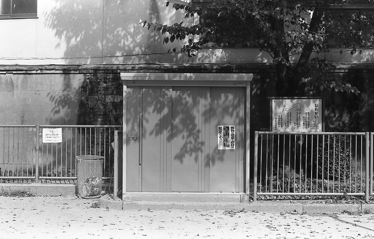 KkmmmGurkha's tweet photo. 町かど
Leica M4
Planar T* 2/50
Kodak Proimage100
COMPARD R09One shot(Rodinal)20°8分
#film #フィルム #自家現像 #LABBOX https://t.co/UD8RhF0Fox