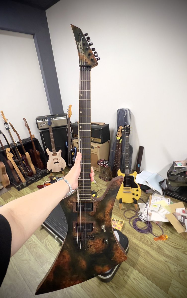 rouagemidi's tweet photo. アニキのギタースタジオ遊びに来た🎸

#kkezguitars https://t.co/Oz1gFHPLoQ