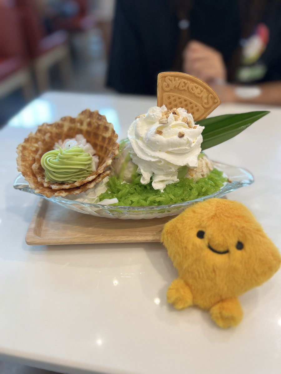JarnYun's tweet photo. แวะ Swensen’s จัดไอศกรีมมะพร้าวอ่อนหอมๆ เนื้อนุ่มละมุน ราดด้วยซอสใบเตยหอม
หวานพอดี ไม่เลียน กินแล้วรู้สึกสดชื่นมากครับ
ปกติ 189 แต่ใช้แต้มได้ 149 คุ้มมากๆ
ถ้าเป็นสมาชิกอยู่แล้ว อย่าลืมเช็คแต้มด้วยนะครับ หมดเขต 23 ส.ค. (วันนี้🤣)
#swensen
#BinanceTH https://t.co/6bYYHhehvK