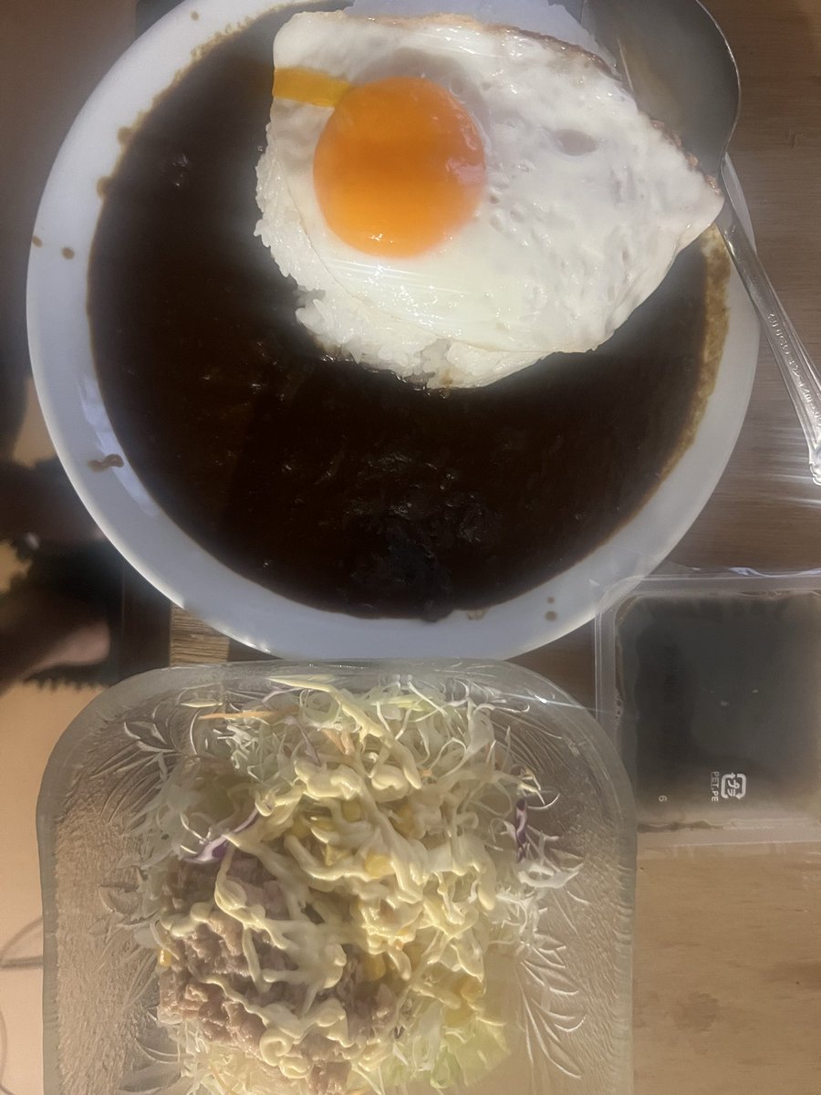 sera33_sera's tweet photo. 今日はカレー🍛とモズクとサラダ
今日は通常でいただきます🙏 https://t.co/Q7qLg6Mi5N