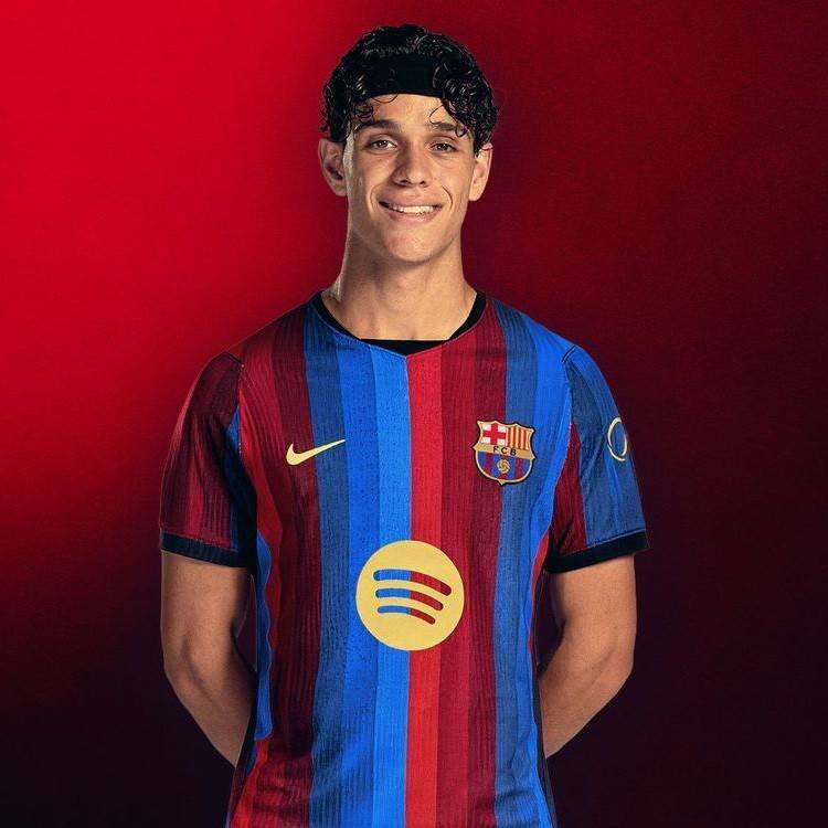 BarcaTimes's tweet photo. 🚨🎖️| Fort is out of Hansi Flick’s plans after the coach chose Xavi Espart as the academy option at right-back. He sees Dortmund as an ideal destination to continue his development. [@sergisoleMD] #fcblive https://t.co/IMvbBxKnYv