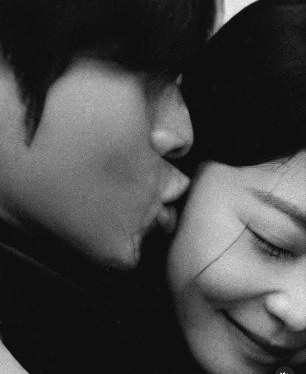 craveMK's tweet photo. My favorite couple 👩‍❤️‍👨💜
photo by📷: littleorbit7  #transitlove4 #EXchange4 https://t.co/EEWAEpk06L