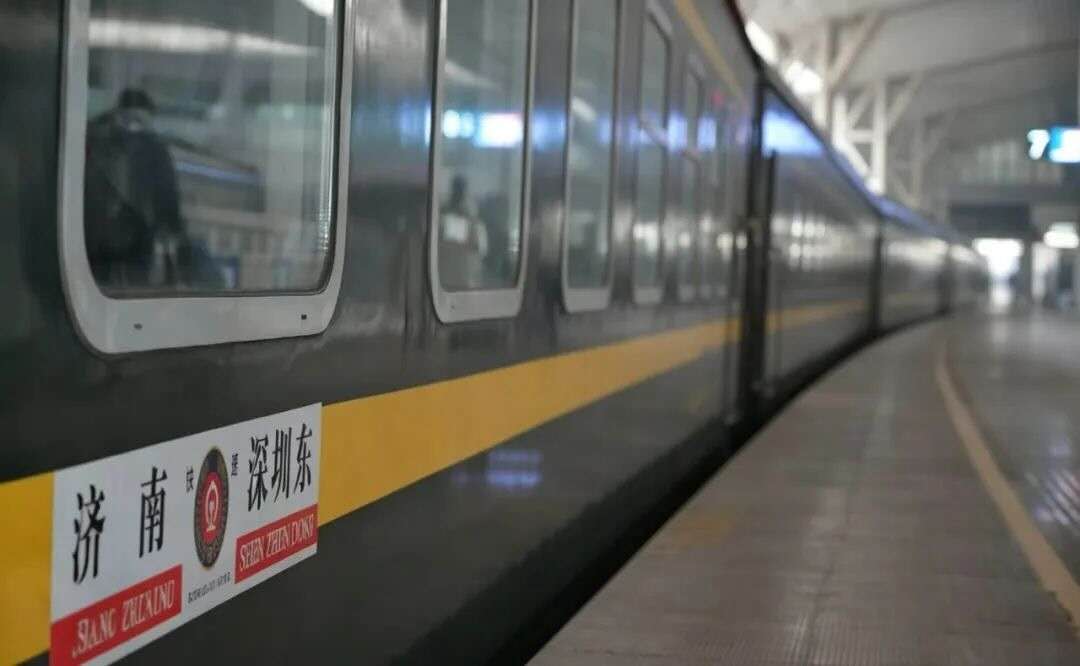 ChinaSpox_India's tweet photo. 🍽 Buffet on a Chinese train? Yes, please! 🚄😋

🥐 Breakfast: RMB 25 (₹356)
🍛 Lunch & dinner: RMB 45 (₹640)
👧 Kids eat free!

🍽 चीनी ट्रेन में बुफ़े? हाँ, ज़रूर! 🚄😋 

🥐 नाश्ता: RMB 25 (₹356)
🍛 लंच और डिन��: RMB 45 (₹640)
👧 बच्चों के लिए खाना मुफ़्त!

#ChinaRailway #TrainTravel #ChineseFood #Buffet #TravelChina