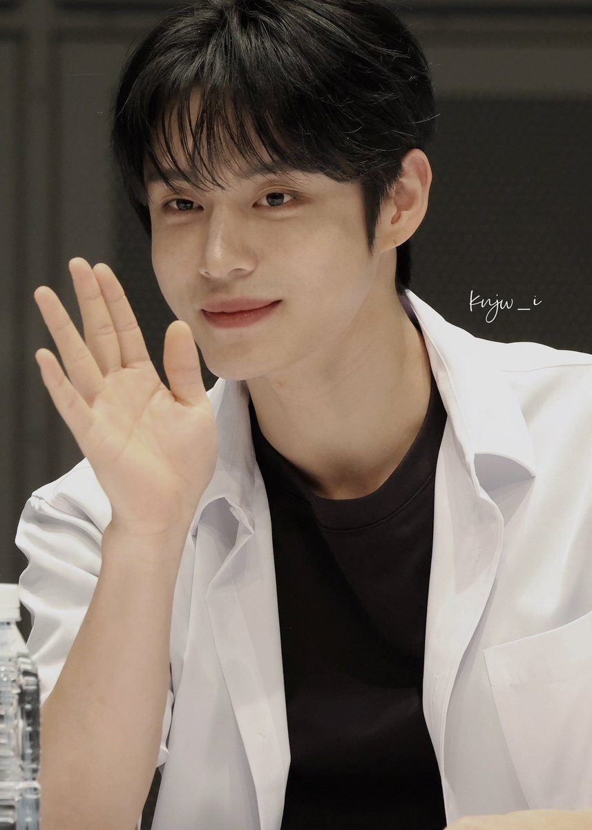 kimjiwoongpics's tweet photo. #KIMJIWOONG #김지웅 
#ZEROBASEONE #ZB1 #제로베이스원 https://t.co/BpxfSzxvRb