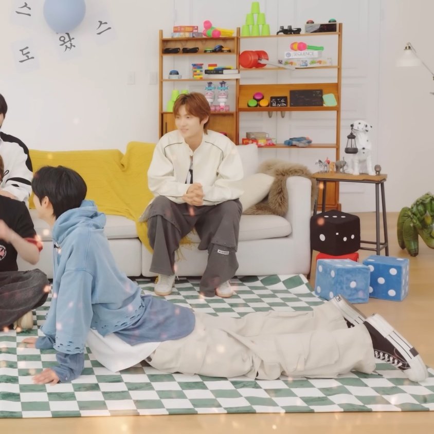 jxdxxxxxx's tweet photo. 이런 10cm 아가 쭉쭉 피면 2m 됨 https://t.co/BkKBsaqCj1