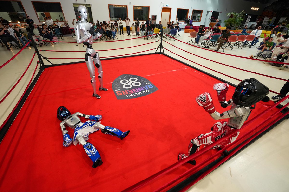 CUDUAE's tweet photo. CUD’s School of Engineering hosted the UAE’s first university-hosted humanoid robot boxing showcase with Besomi Electronics. 🤖

The Besomi Rangers brought AI, robotics and engineering to life at our City Walk campus, marking the start of a strategic CUD × Besomi collaboration. https://t.co/7uuD6tEPxj