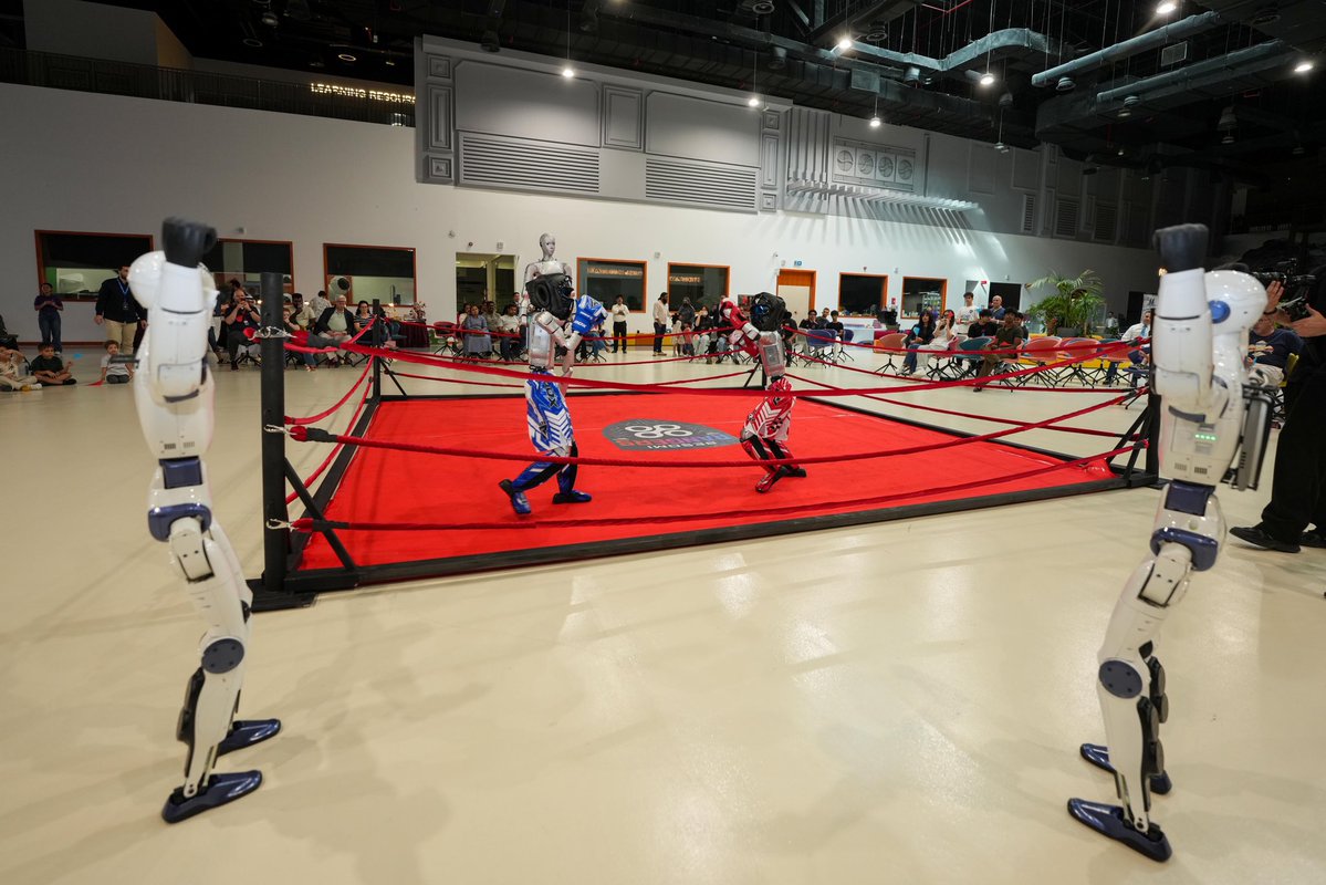 CUDUAE's tweet photo. CUD’s School of Engineering hosted the UAE’s first university-hosted humanoid robot boxing showcase with Besomi Electronics. 🤖

The Besomi Rangers brought AI, robotics and engineering to life at our City Walk campus, marking the start of a strategic CUD × Besomi collaboration. https://t.co/7uuD6tEPxj