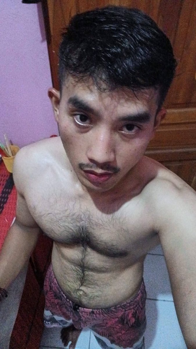 chocoxpresso's tweet photo. kalian suka cowo bulu bulu halus tipis, manis, dan legit kaya gini gak sih 🥵🥵🥵

bulu dada sampe perut aja udah segitu, apalagi ibu kota nya dah 🥵 https://t.co/PPGJqokEWg