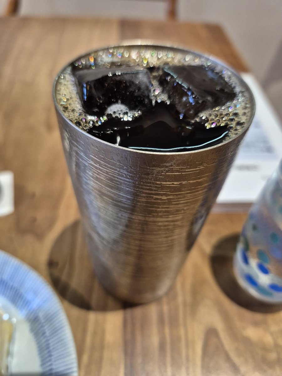 KOF5000's tweet photo. いたばしプロレスの帰り、前々から行きたかった金物店と併設されている喫茶店に行ってきました。
店内はとてもお洒��で、隣の金物を眺めることができます。
自家製チーズケーキと急冷アイスコーヒーを頼みました。チーズケーキ弾力があり、とても美味しいです👍

#喫茶店
#チーズケーキ https://t.co/BgOQ1MkqAE