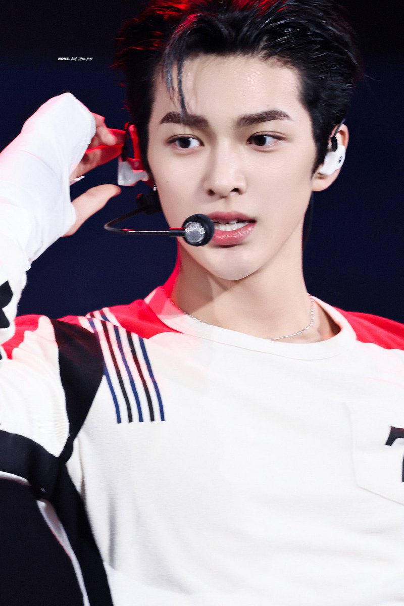Keon1409's tweet photo. @keonhovietnam The effortless presence of KEONHO completely ignites the HOGAN EFFECT with an IKEONIC touch

KEONHO COMMANDS THE STAGE

#KeonhoTheBrightStar
#KEONHO #건호 https://t.co/4FZ5Sj0rY5