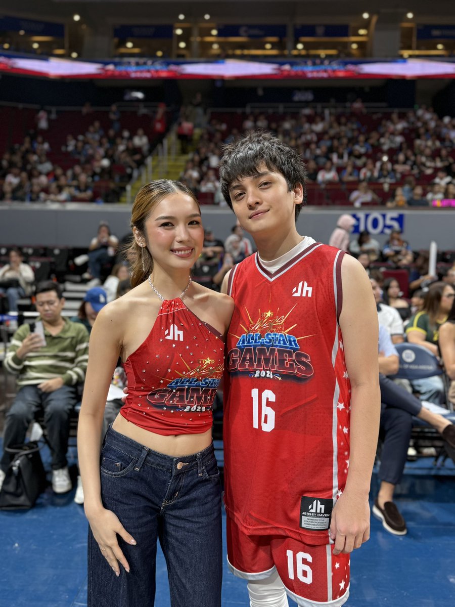 ofc_iwant's tweet photo. May patikim na kilig to remember sina Mandy and Landon sa SM Mall of Asia Arena for their upcoming microdrama series #ACakeToRemember!

Watch the #StarMagicAllStarGames2026 LIVE via iWantTickets: https://t.co/AHf9vZGmzM!

#FranSeth @francinecarreld @imsethfedelin https://t.co/jKlgFB1m06