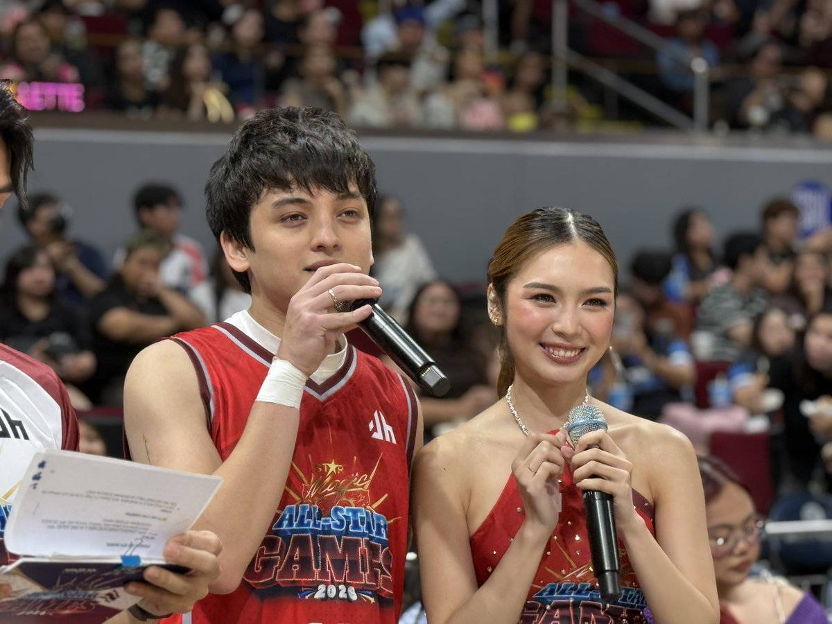 ofc_iwant's tweet photo. May patikim na kilig to remember sina Mandy and Landon sa SM Mall of Asia Arena for their upcoming microdrama series #ACakeToRemember!

Watch the #StarMagicAllStarGames2026 LIVE via iWantTickets: https://t.co/AHf9vZGmzM!

#FranSeth @francinecarreld @imsethfedelin https://t.co/jKlgFB1m06