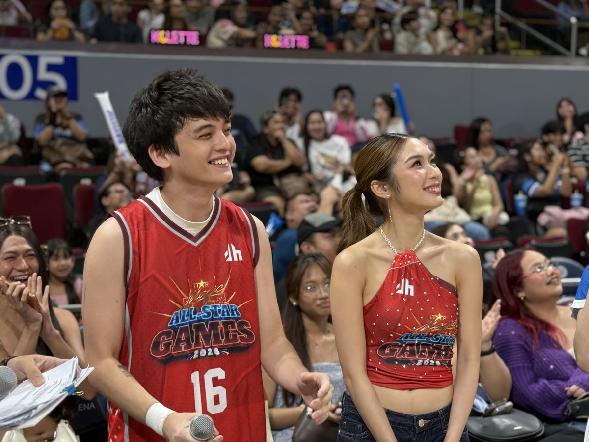 ofc_iwant's tweet photo. May patikim na kilig to remember sina Mandy and Landon sa SM Mall of Asia Arena for their upcoming microdrama series #ACakeToRemember!

Watch the #StarMagicAllStarGames2026 LIVE via iWantTickets: https://t.co/AHf9vZGmzM!

#FranSeth @francinecarreld @imsethfedelin https://t.co/jKlgFB1m06