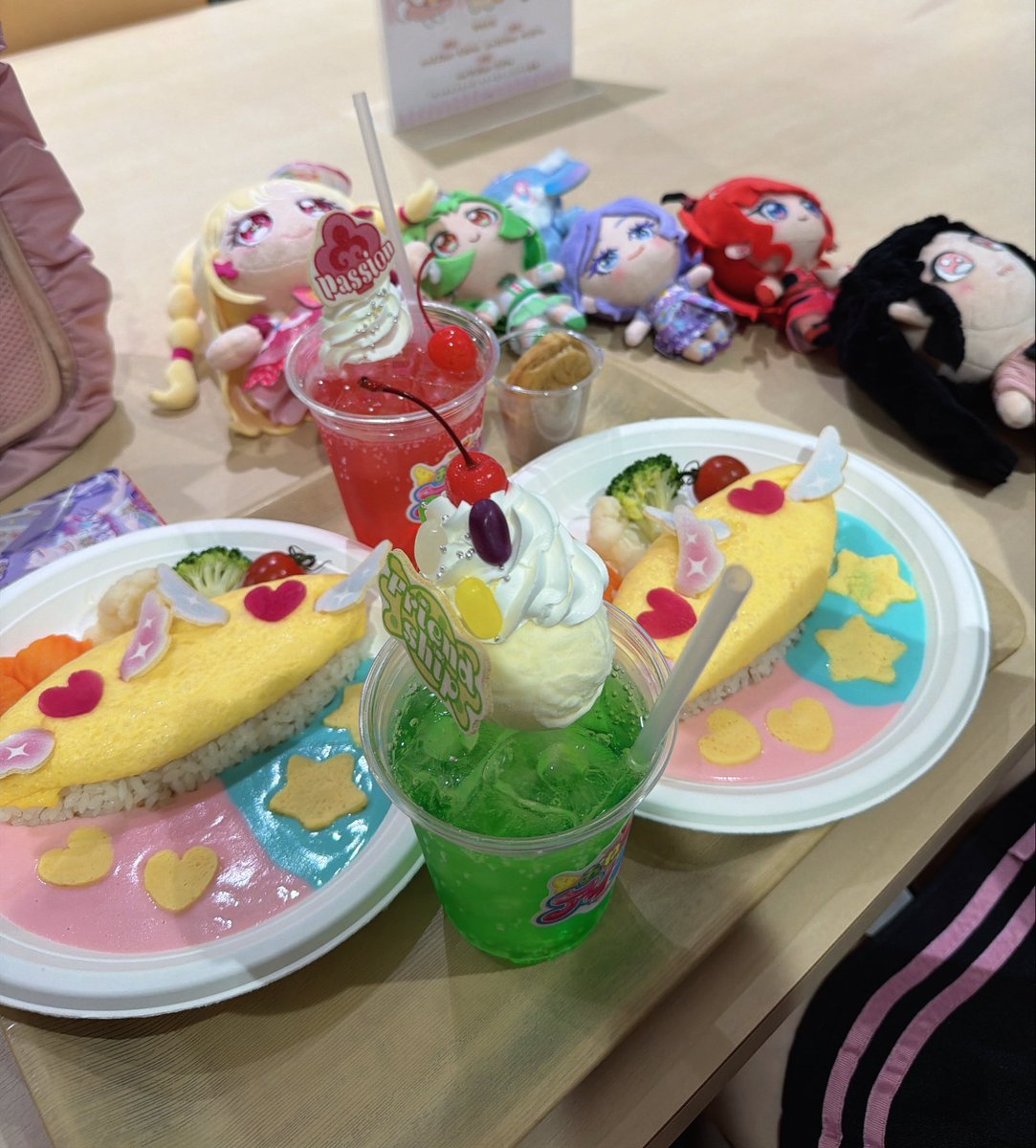 ts3rfr's tweet photo. 今日はマブダチのほのちゃん(@Pretty_Hono )とツアービレッジのアイプリカフェに行ってきました✨
ぬい撮りしたり、ぐみちゃんのビーズアクセを作ったりとっても楽しかったです🥹 https://t.co/FjkMOXR4Au