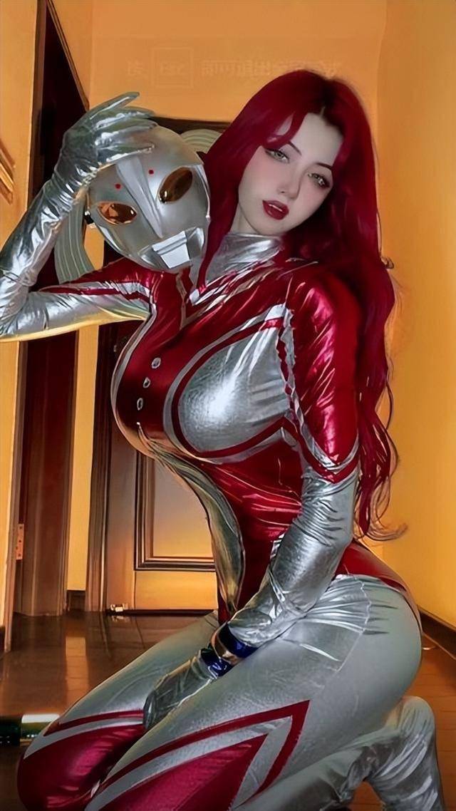 conniewilcox1's tweet photo. Just checked in at the city's biggest comic con! Saw amazing cosplays and scored exclusive merch  What an awesome day!， https://t.co/2rA0aZY9hK