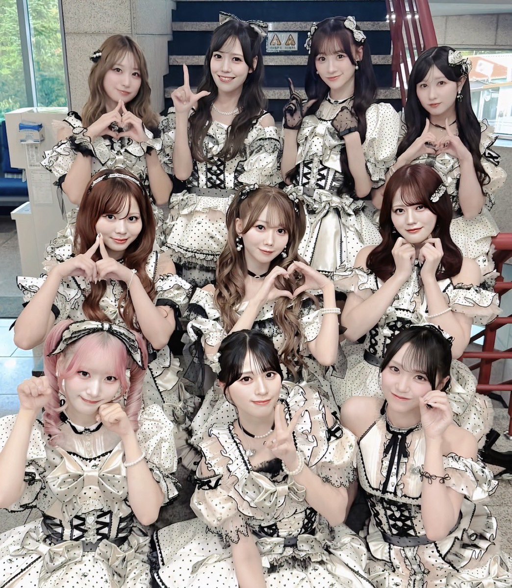 nyanchum6's tweet photo. 韓国メイクのイコラブちゃんたち全員可愛すぎない！？佐々木舞香ちゃんの再現アイテムまとめ🎀✍🏻韓国メイクには韓国コスメを使えば色味も質感も間違いない👼🏻 https://t.co/rjJVV0EsQ7