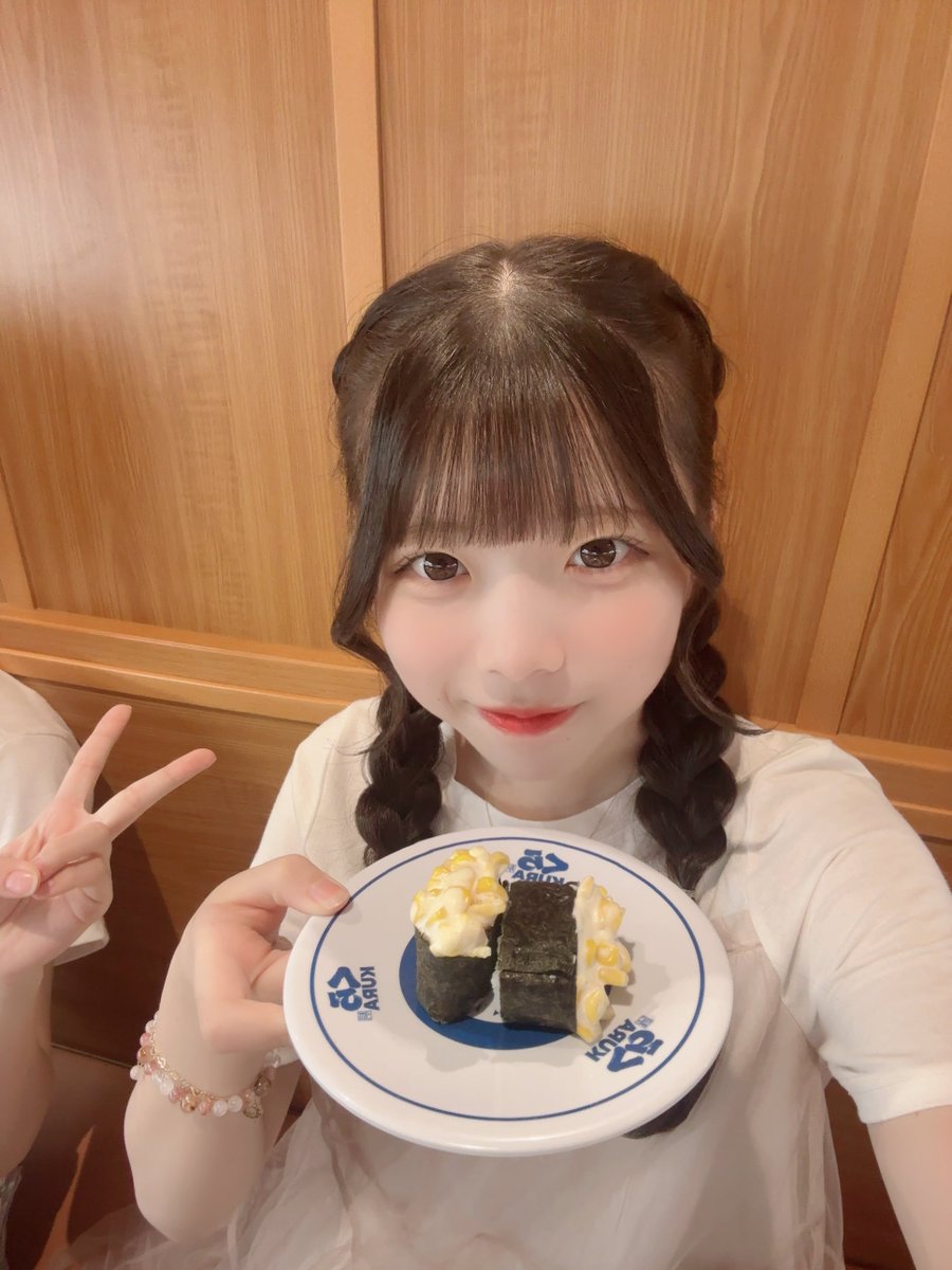 moka_LoveRic's tweet photo. みんなのオススメ食べてきたよ😋🎶
回転寿司で3000円は辛い😭
 #くら寿司
 #ちいかわ 
 #お腹いっぱい
 #大食い担当
 #ゲットできたよ https://t.co/b9hPVaYjP2