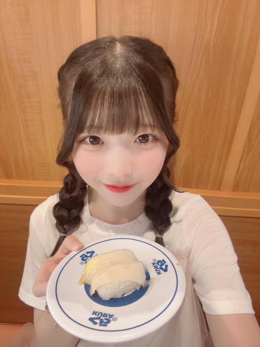 moka_LoveRic's tweet photo. みんなのオススメ食べてきたよ😋🎶
回転寿司で3000円は辛い😭
 #くら寿司
 #ちいかわ 
 #お腹いっぱい
 #大食い担当
 #ゲットできたよ https://t.co/b9hPVaYjP2