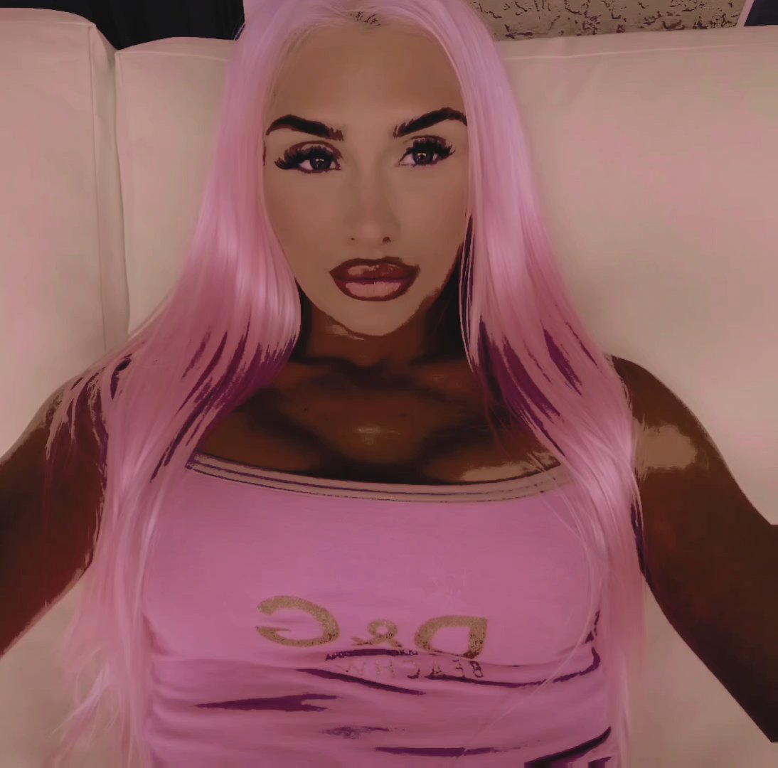 BornToWreck_'s tweet photo. ⠀⠀⠀
⠀⠀⠀
   " I could stay looking at her for hours . "
⠀⠀⠀
⠀ https://t.co/5yDHS6eQKe