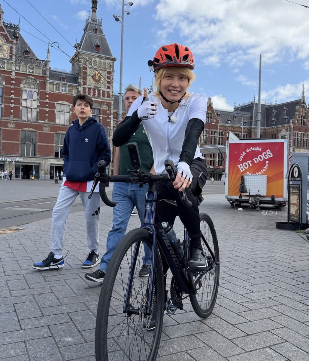 otomo_ostro's tweet photo. 手越祐也がオランダでロードバイク乗ってるみたい🇳🇱 https://t.co/IbKT1Xaw93