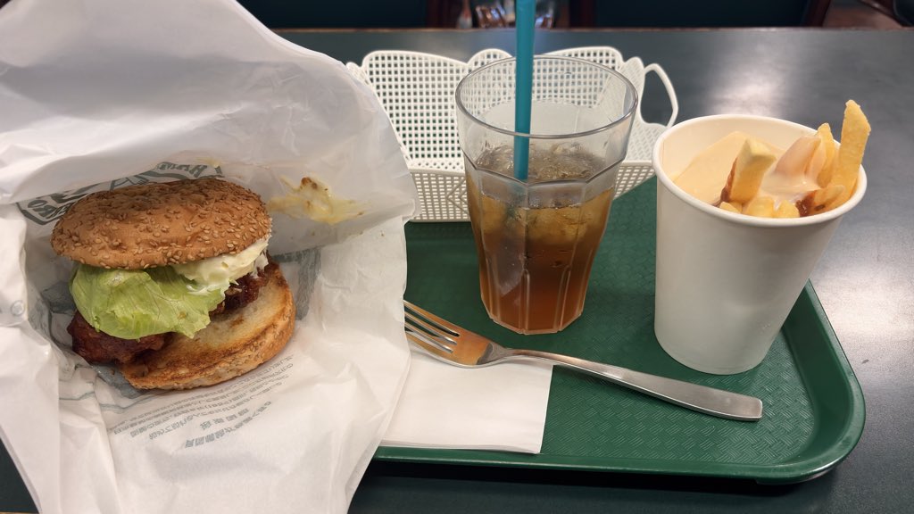 VR_SIT's tweet photo. 五稜郭行ってチャイチキ食べて洞爺湖行ってやきとり弁当食べて支笏湖行って札幌で今日終わり
301km走行 https://t.co/wMTT38l6NO
