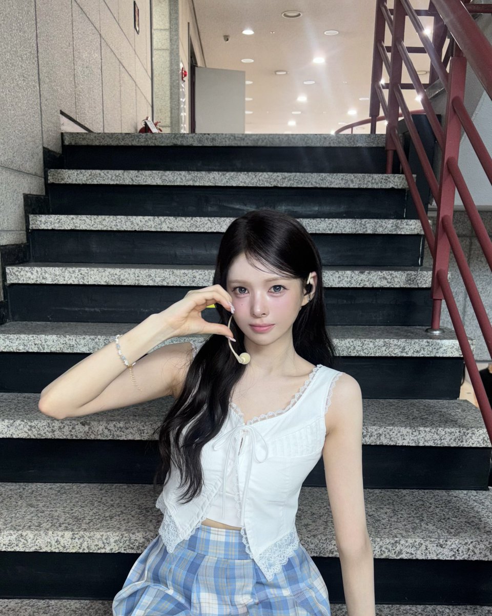 Ore_5z's tweet photo. #한채희 이틀 다 너무 이쁜데? 

#UDTT #우당탕탕소녀단 
#HANCHAEHEE #DRIFTAWAY https://t.co/ywN776hW4u