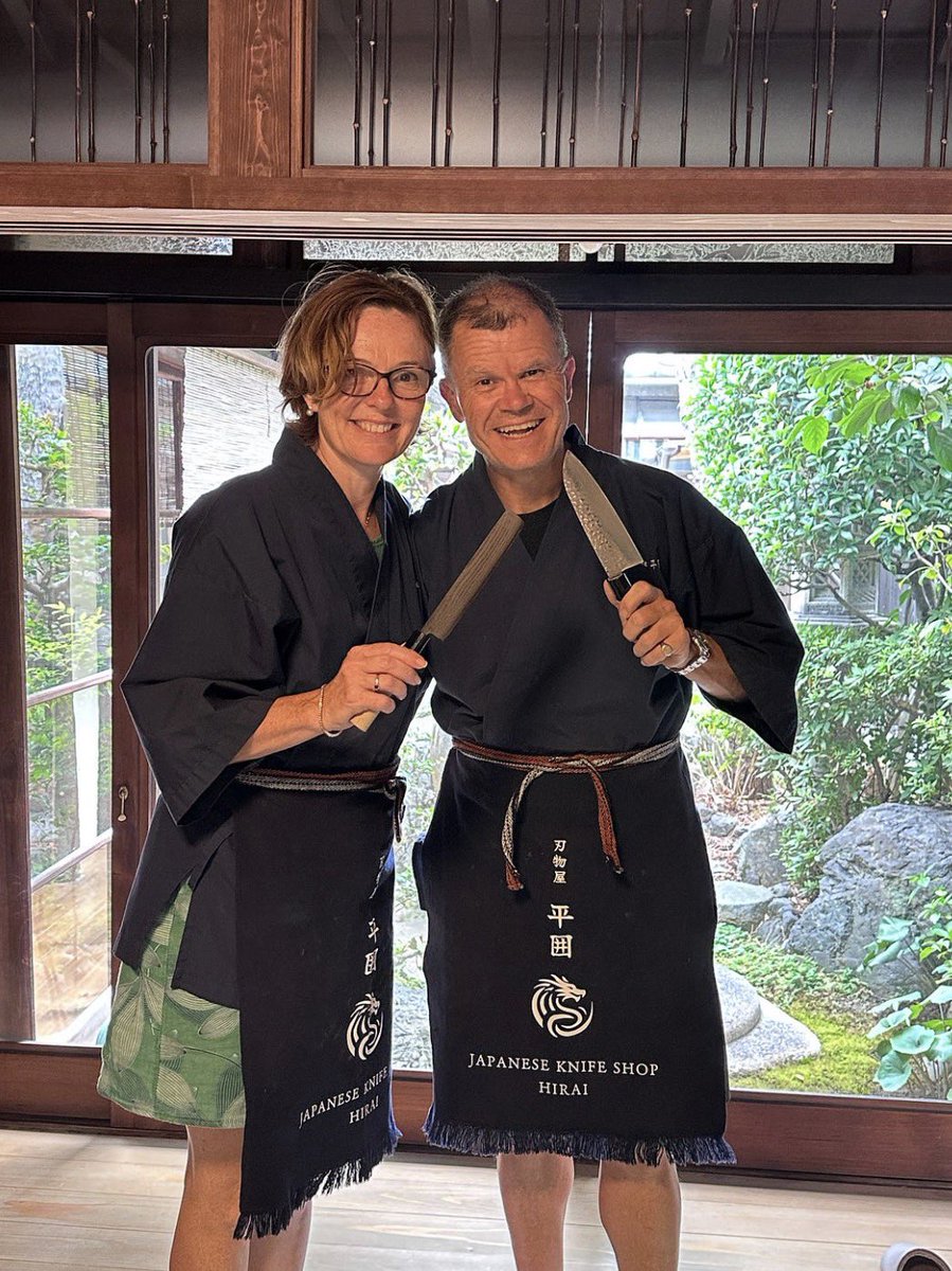 tomholland_otak's tweet photo. トムホの両親が来日した理由、まさかのトムデイヤへのサプライズプレゼント（ナイフ）を買うためだった！！！😭🇯🇵 https://t.co/0cF4EYx4Kf