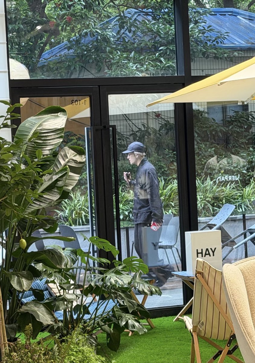 gunggginggg's tweet photo. วันนี้มีคนเจอแจ็คสันที่ร้านกาแฟด้วย
#JacksonWang https://t.co/1bf3OY06Ap