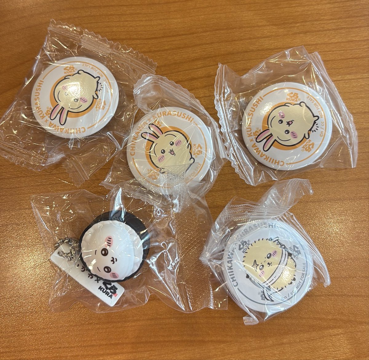 endless_nemuru's tweet photo. ちいかわ くら寿司 ビッくらポン 交換
【譲】 
フィギュア ちいかわ
オリジナル缶バッジ  うさぎ×3.ラッコ
【求】
フィギュア モモンガ
オリジナル缶バッジ ハチワレ、モモンガ
マグネット ハチワレ、モモンガ
郵送希望です。

検索からでもお気軽にお声掛けください。
よろしくお願いいたします。 https://t.co/T0Clc40aHs