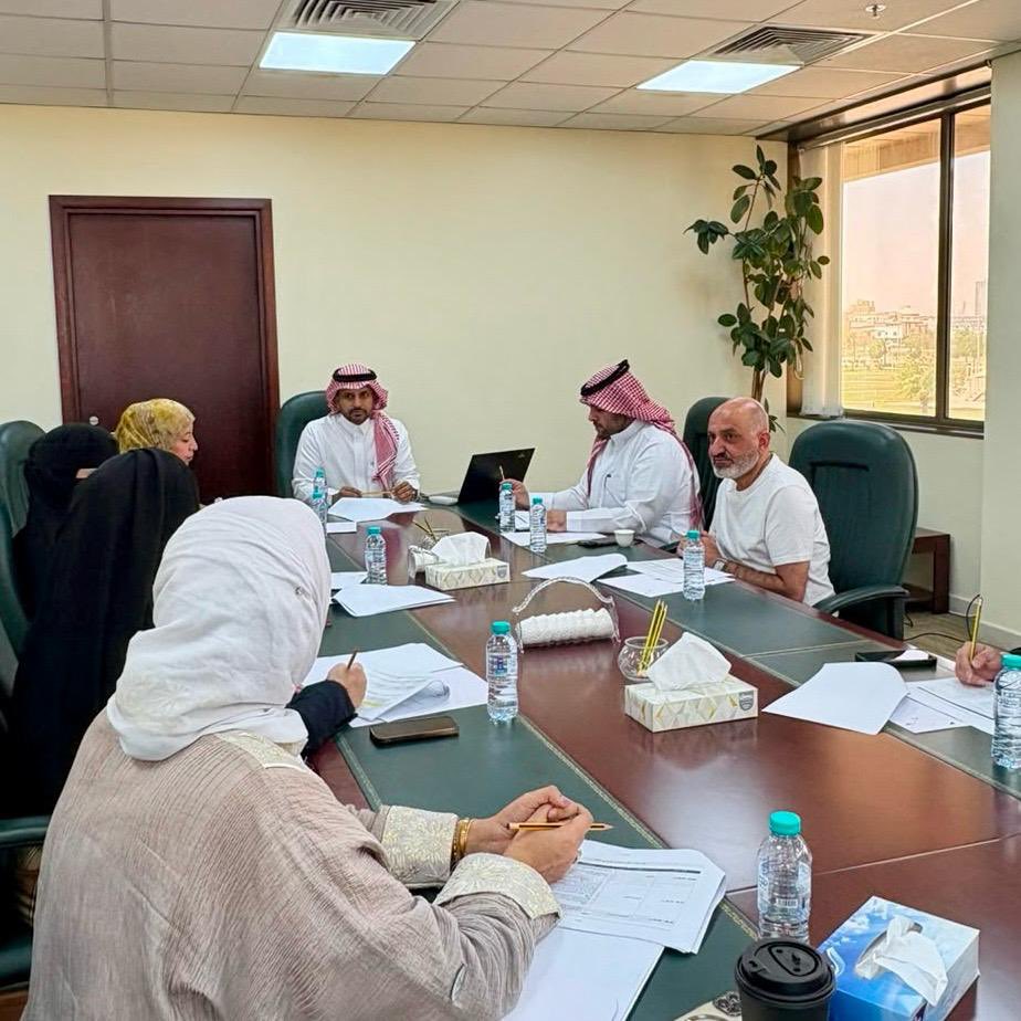 IAU_ded's tweet photo. عقدت لجنة "منتدى ممارسات التعليم والتعلم الجامعي المبتكرة والمؤثرة" اجتماعها برئاسة عميد عمادة تطوير التعليم الجامعي، لاستكمال الاستعدادات لانعقاد #منتدى_IAU يوم الثلاثاء 08 سبتمبر 2026 بإذن الله، حيث استقبلت أكثر من 144 طلباً للمشاركة في النسخة الثالثة من المنتدى. #IAU_Forum https://t.co/gt3l3x96eY