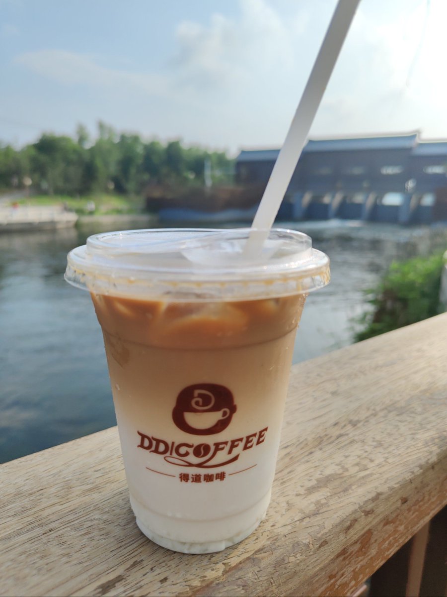 taimaass1's tweet photo. Ran out of coffee this morning so my boyfriend made me his special brewed latte, and forgot to add sugar on purpose to make me drink water later https://t.co/fLgLjiXiPq